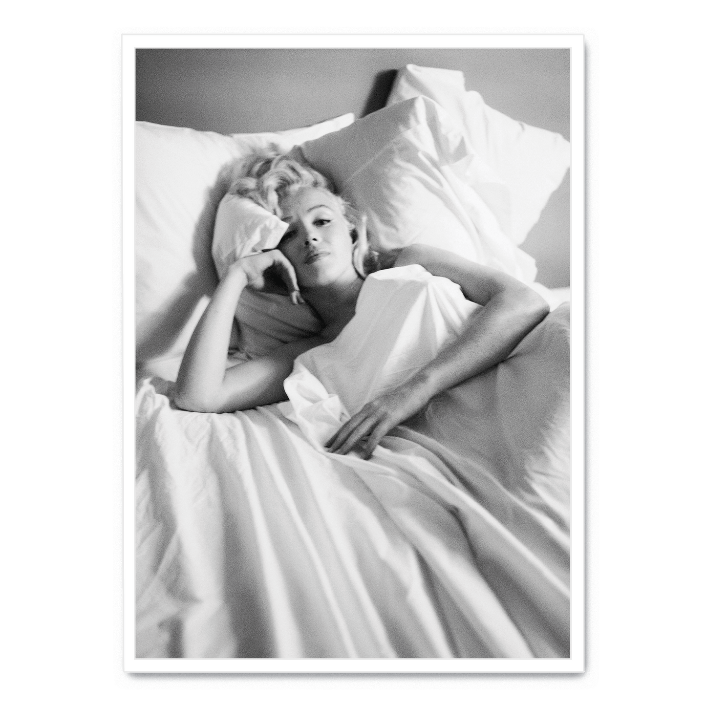 Marilyn Monroe allongée dans son lit